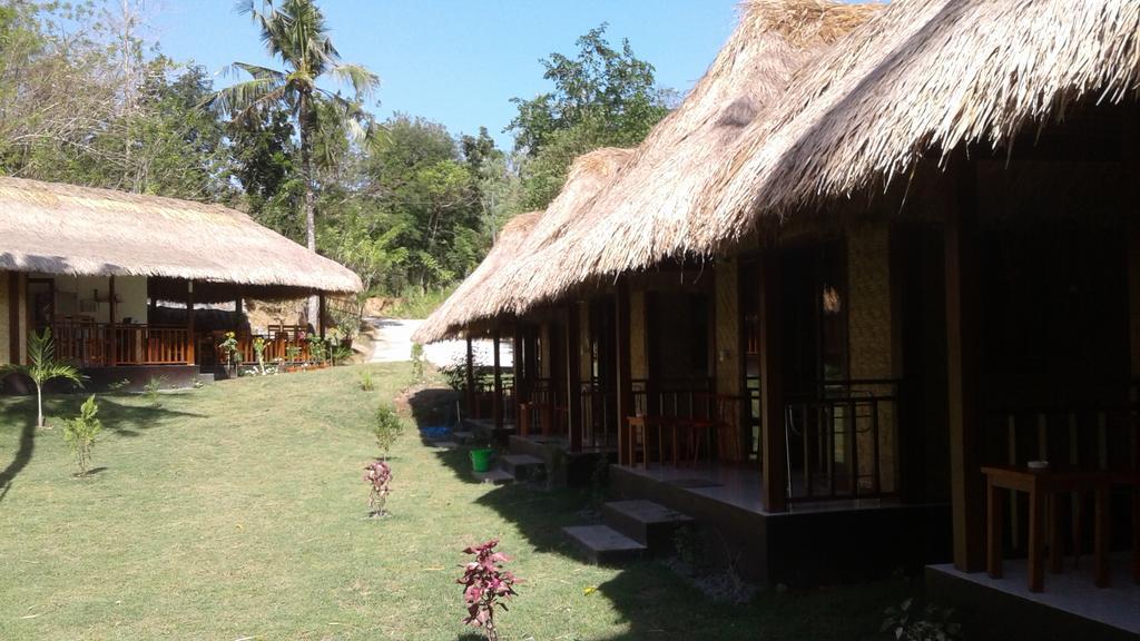 Airas' Garden Homestay Eco Bungalows Kuta  المظهر الخارجي الصورة